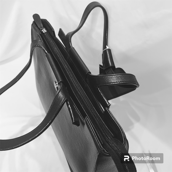 NWT Vintage Ferragamo Black Ladies Business Handbag w/ unbranded dust cover bag - Picture 7 of 11